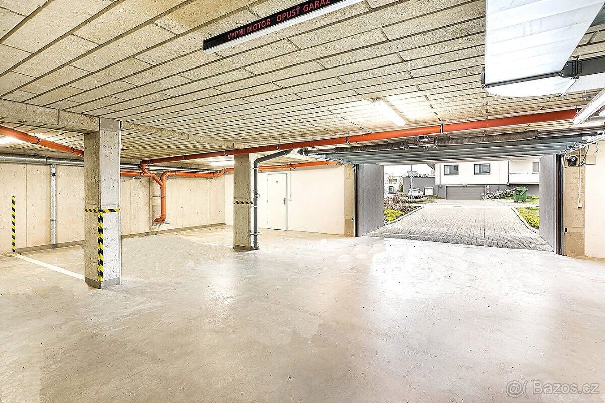 Garáže, Brno, 625 00