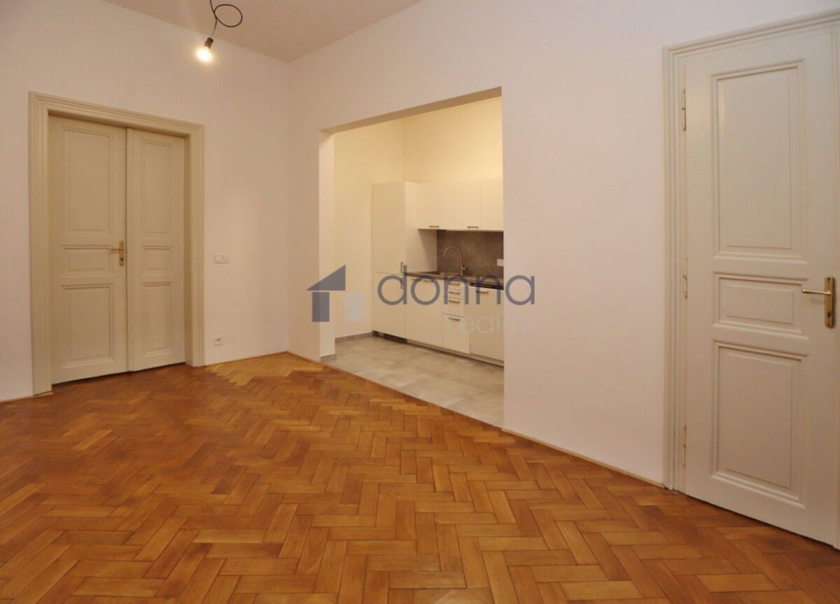 Pronájem byt 2+kk - Rumunská, Praha, 60 m²