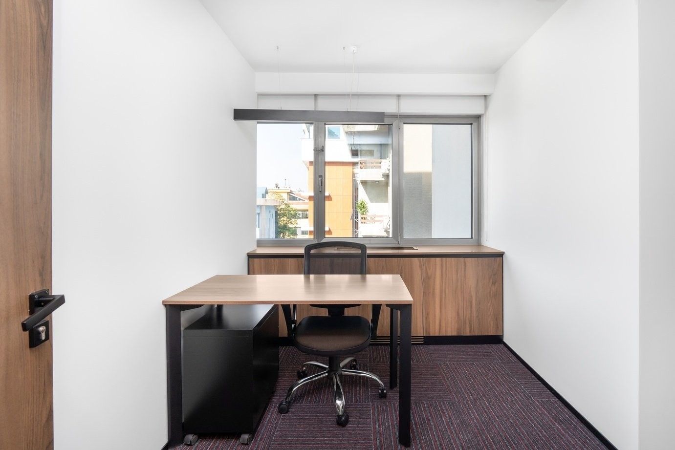 Pronájem kancelář - Karolinská, Praha, 50 m²