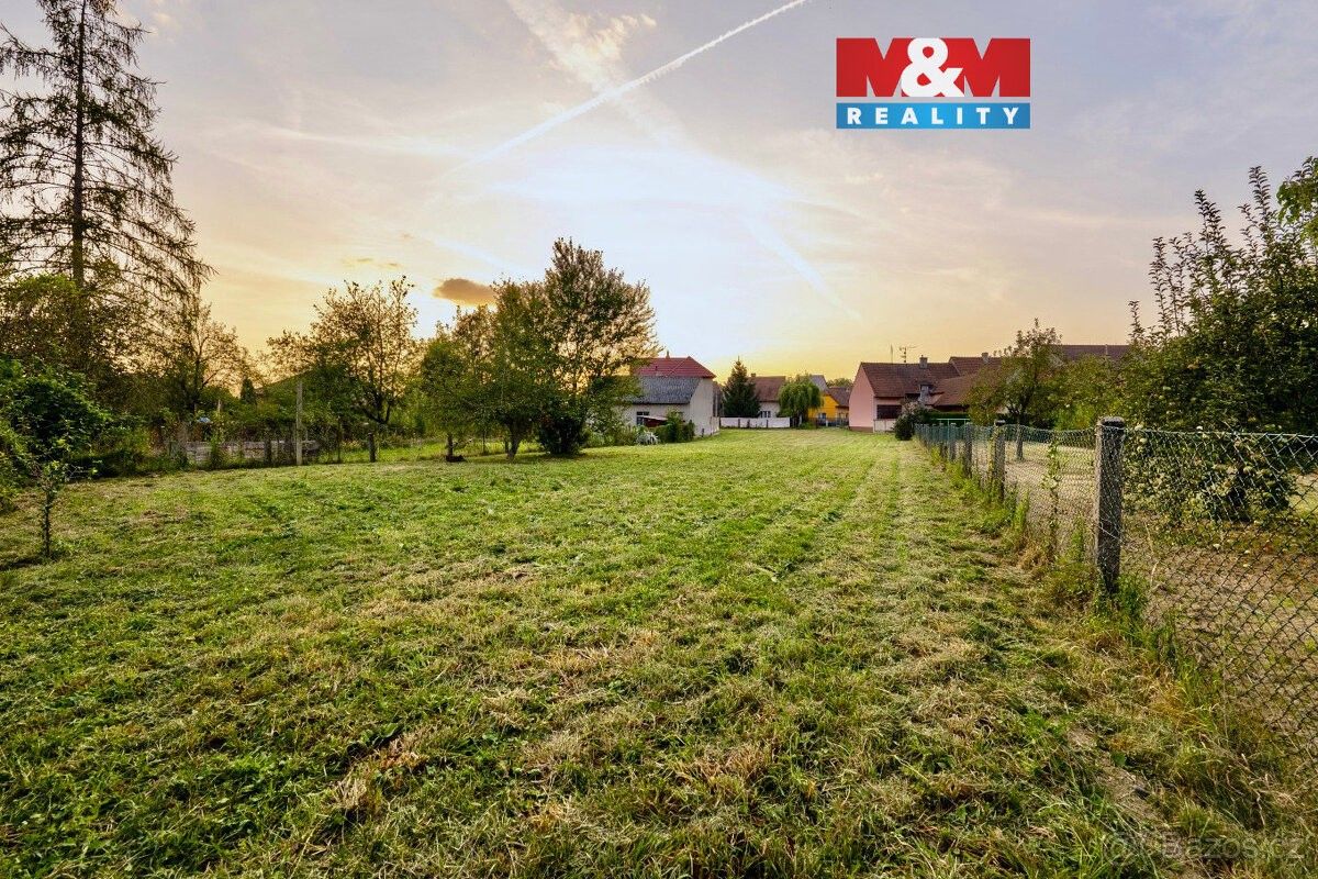 Pozemky pro bydlení, Březolupy, 687 13