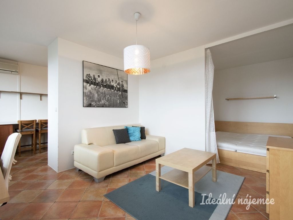 1+kk, Tobrucká, Praha, 38 m²