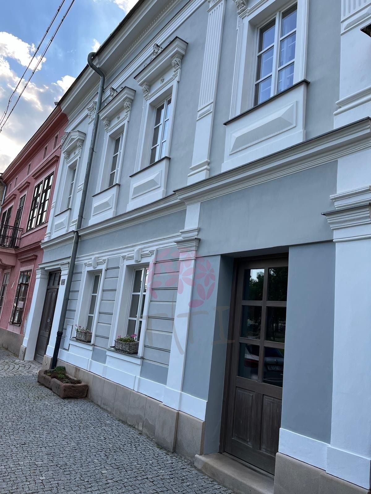 Obchodní prostory, náměstí Smiřických, Kostelec nad Černými lesy, 75 m²