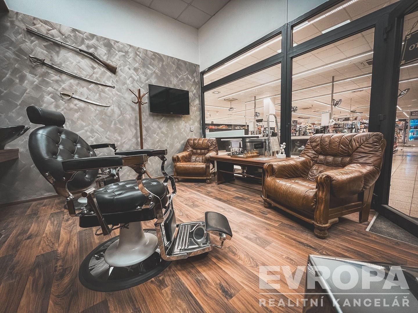 Obchodní prostory, Českomoravská, Praha, 120 m²