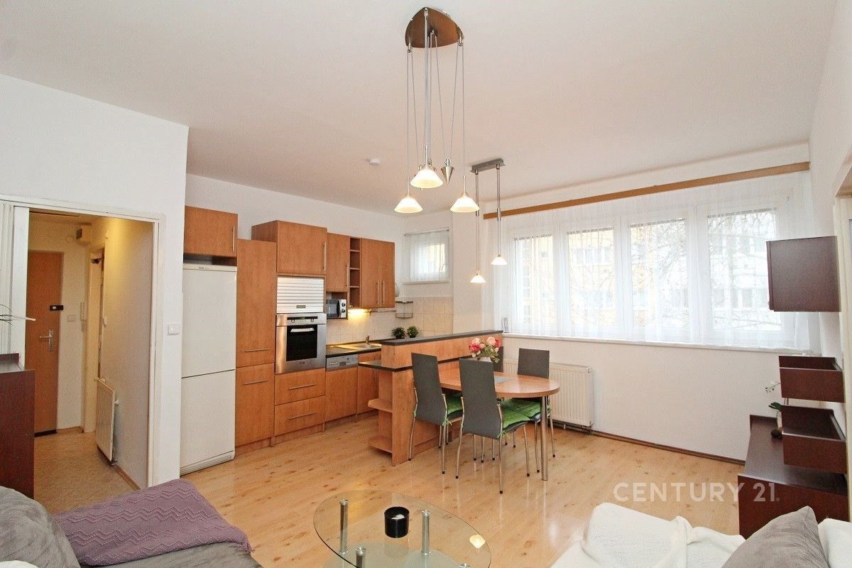 2+kk, Svojsíkova, Praha, 42 m²