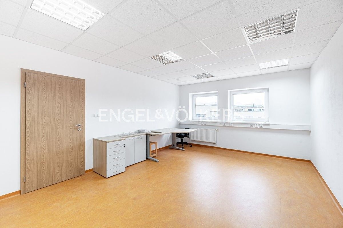 Pronájem kancelář - Parkerova, Klecany, 123 m²