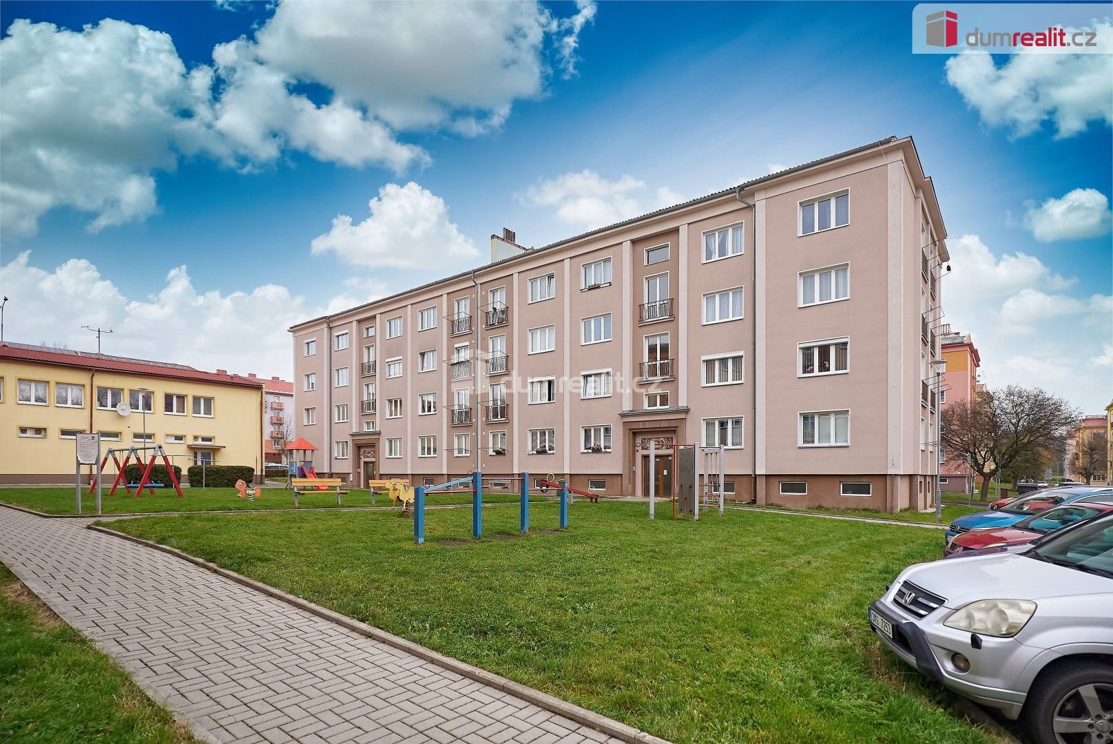 2+1, Hlavní třída, Ostrov, 61 m²