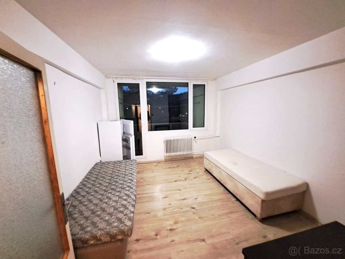 1+kk, Praha, 153 00, 28 m²