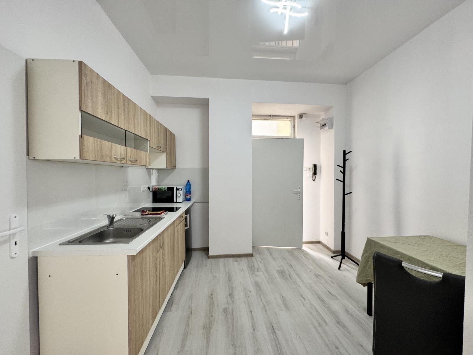 Pronájem byt 2+1 - Ve Smečkách, Praha, 40 m²