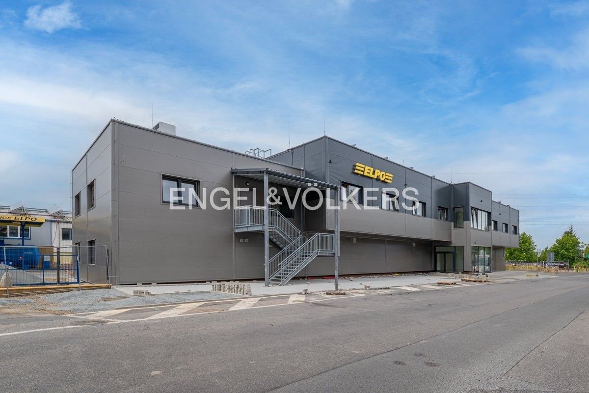 Pronájem výrobní prostory - Za Mototechnou, Praha, 701 m²