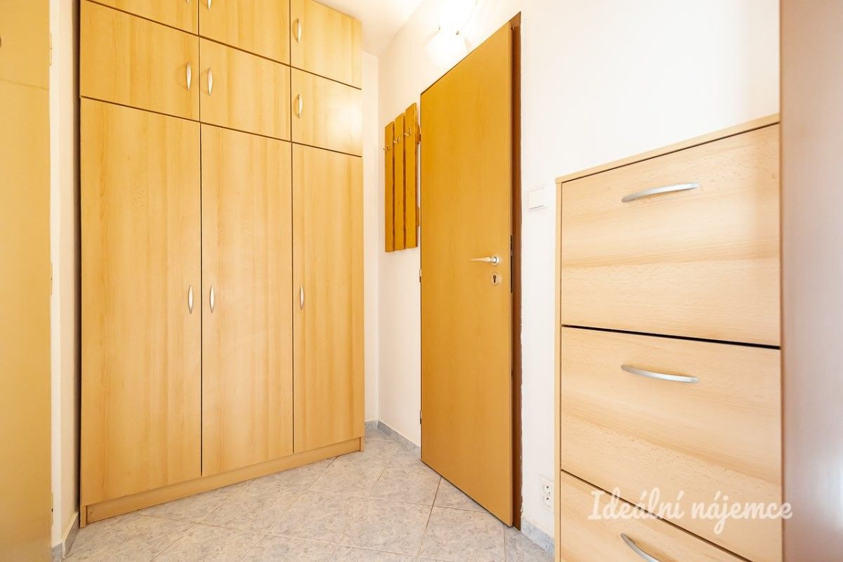 Pronájem byt 1+kk - Habartická, Praha, 32 m²