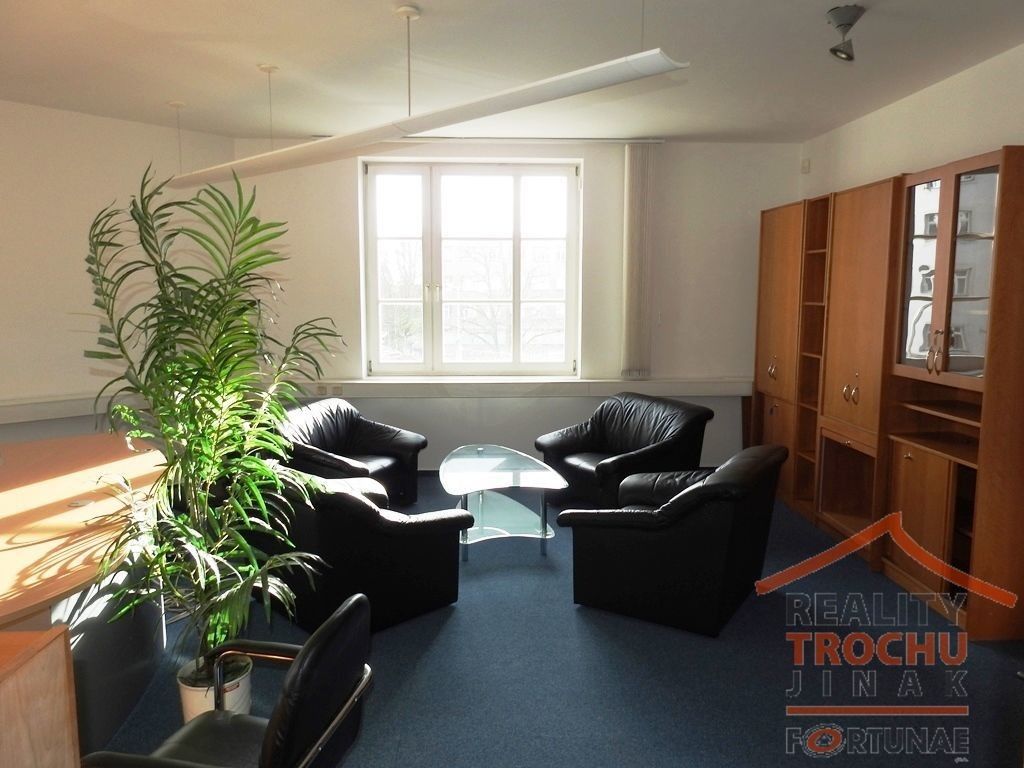 Pronájem kancelář - Ulrichovo náměstí, Hradec Králové, 1 m²