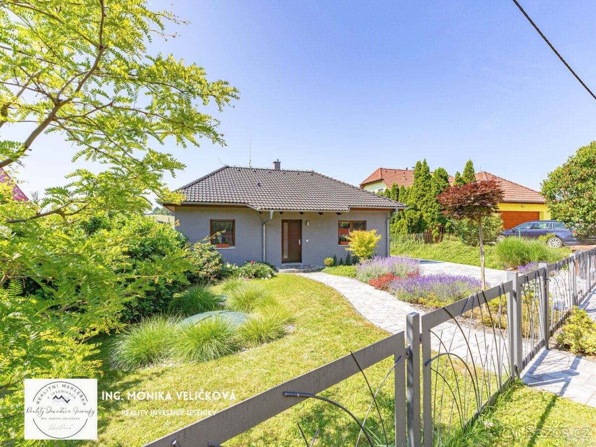 Rodinné domy, Dolní Lhota, 747 66