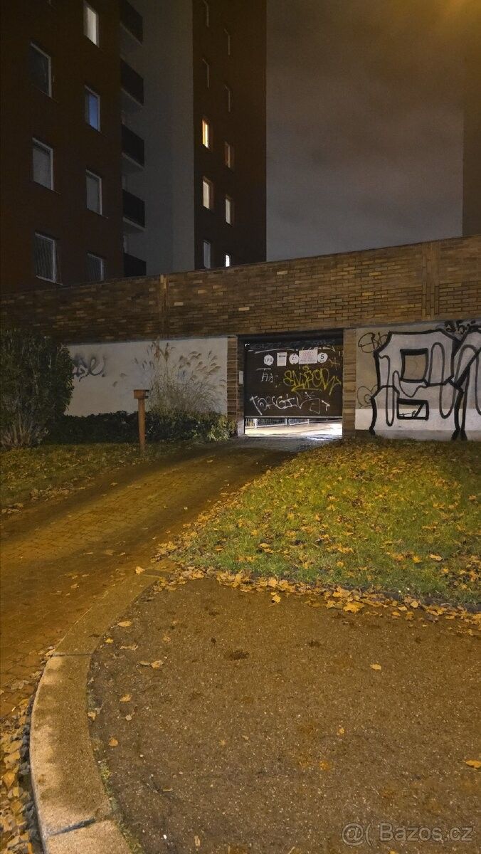 Garáže, Praha, 100 00