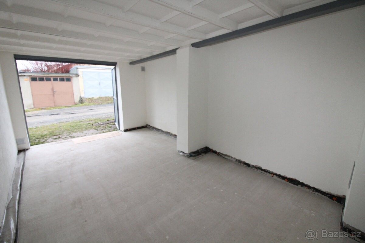 Garáže, Vyškov, 682 01