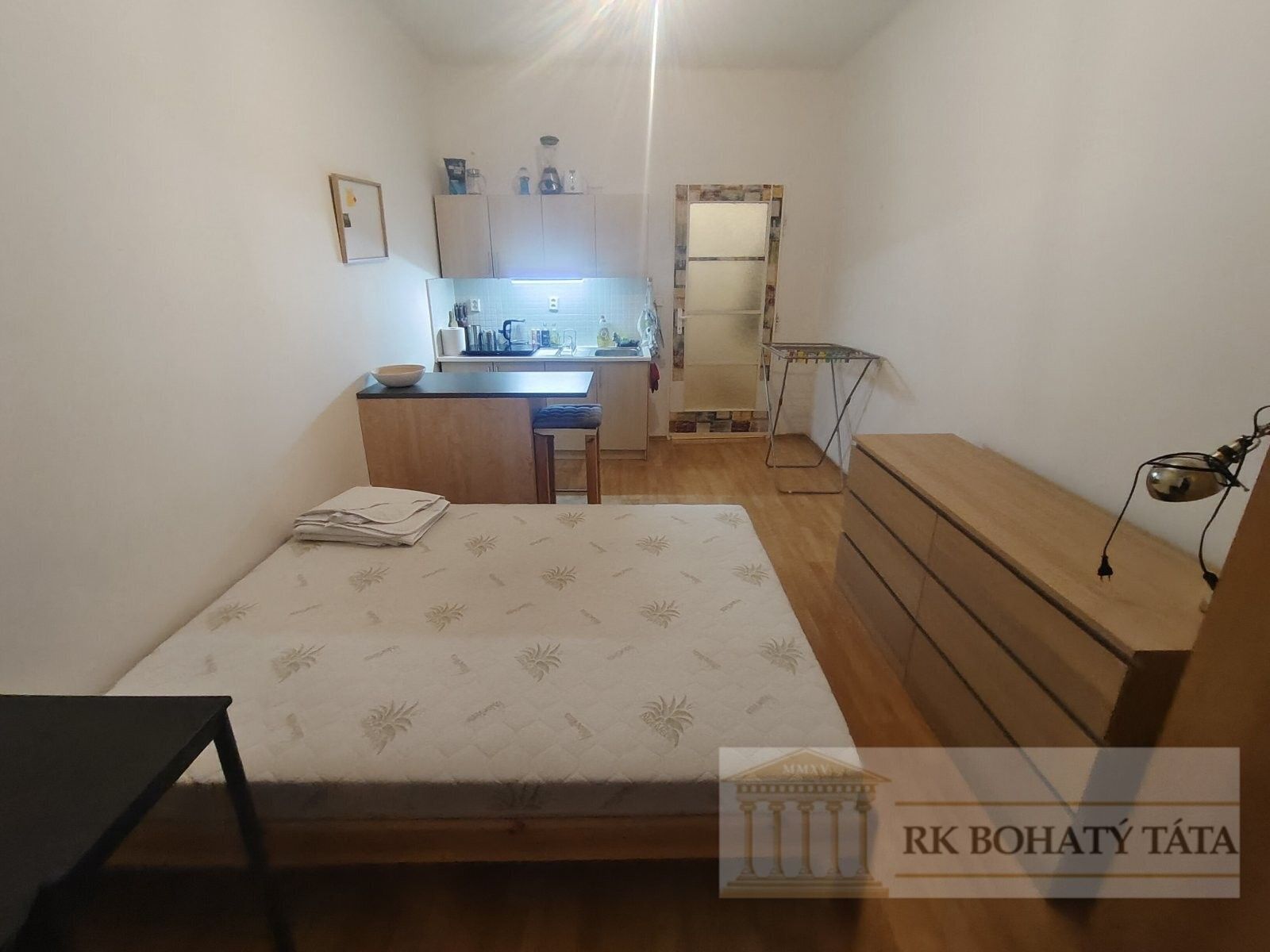 Pronájem byt 1+kk - Žateckých, Praha, 23 m²