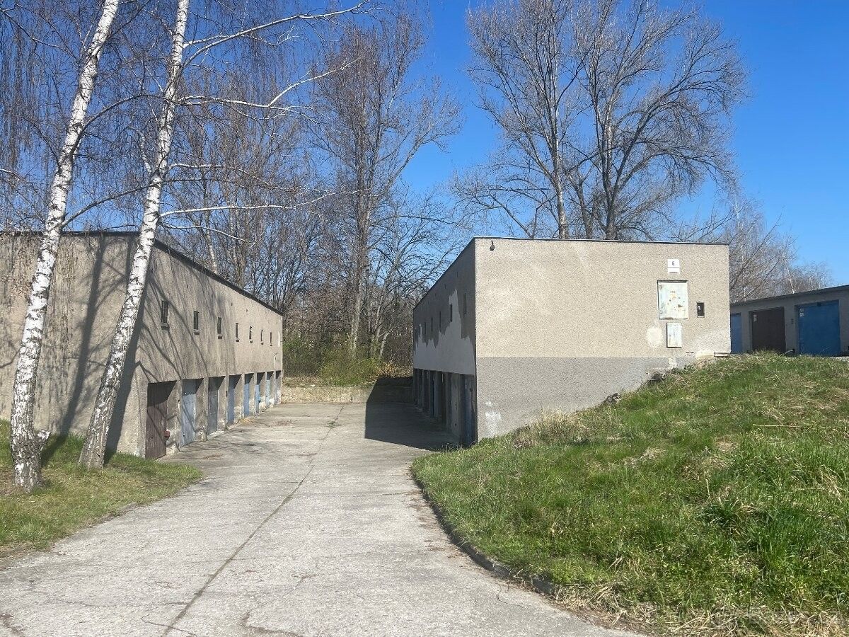 Garáže, Ostrava, 700 30