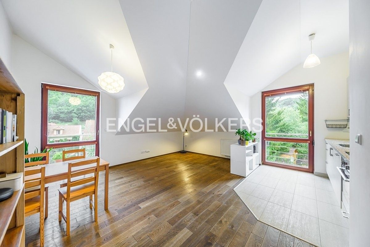 4+kk, V Podbabě, Praha, 99 m²