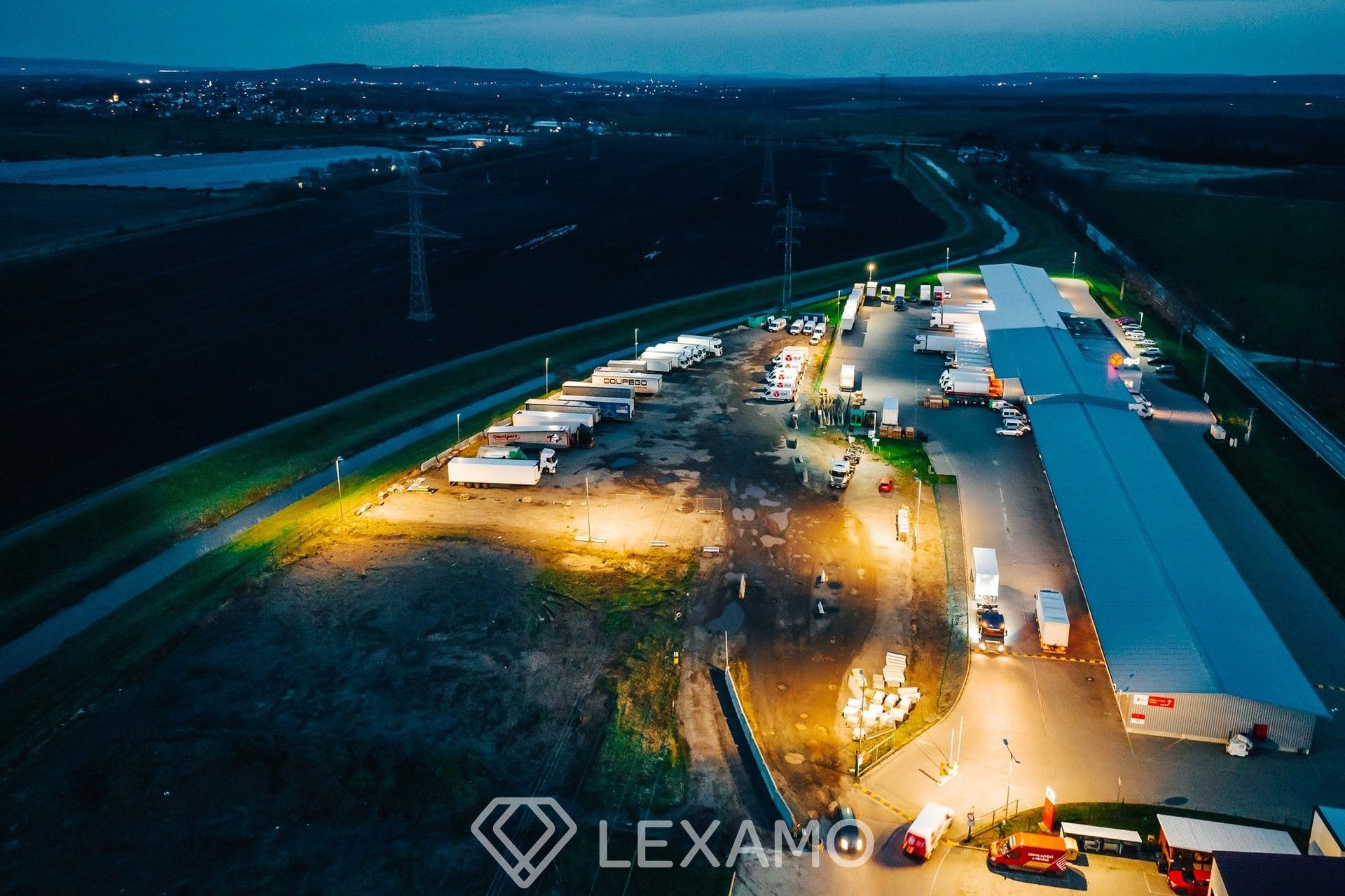 Prodej komerční pozemek - Měnín