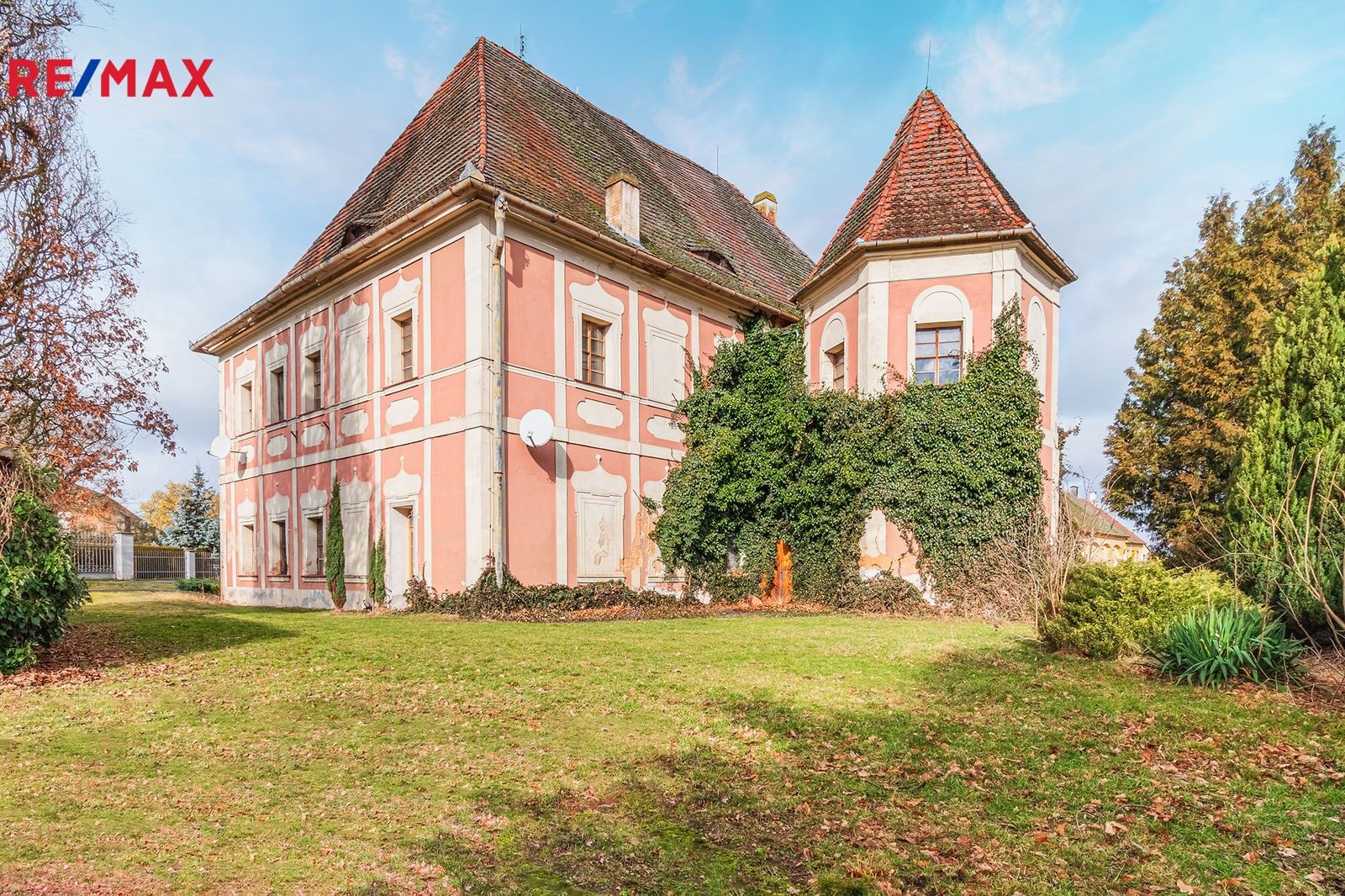 Památky, Ježovy, 700 m²