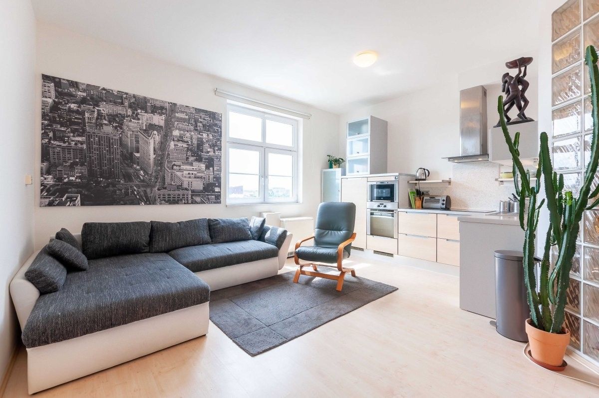 2+kk, Jateční, Praha, 49 m²