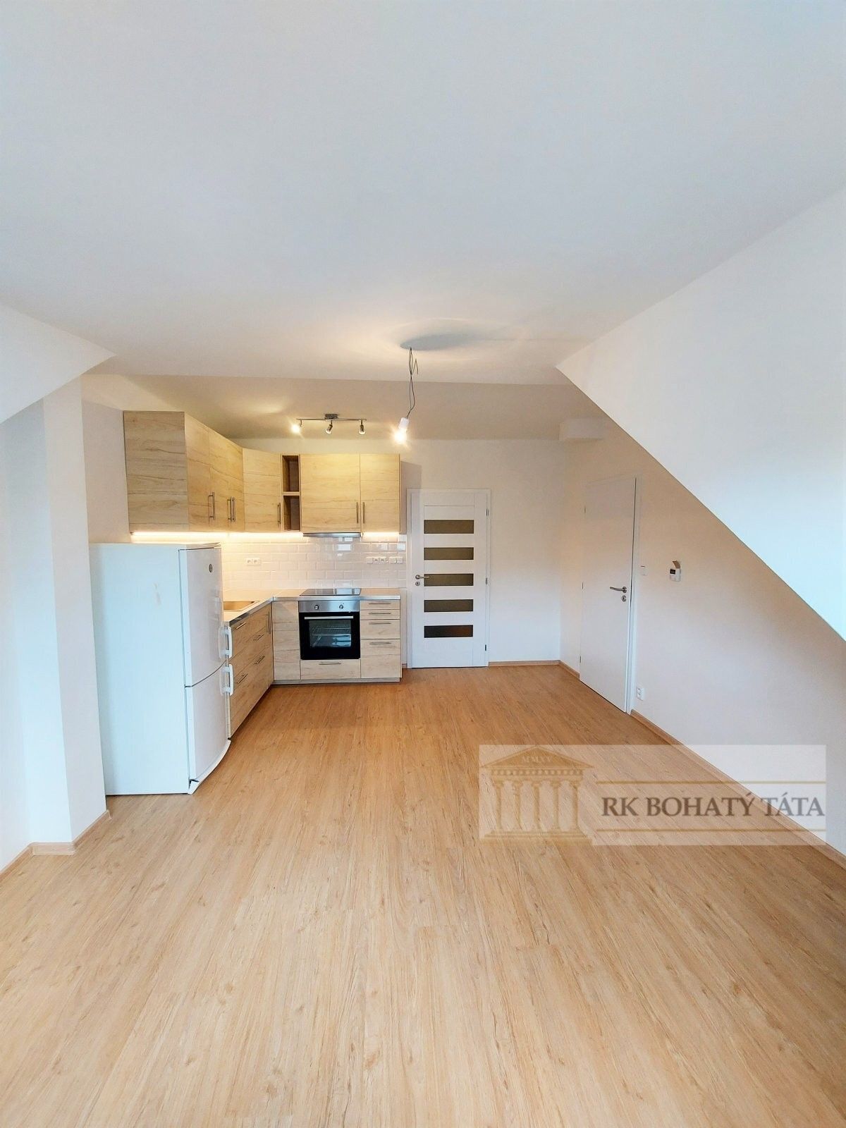 Pronájem byt 2+kk - U Harfy, Praha, 36 m²