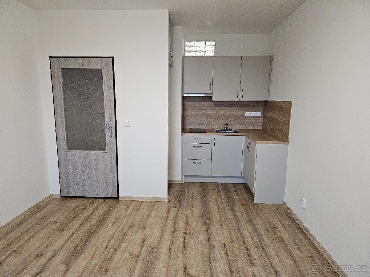 Pronájem byt 1+kk - Moravský Beroun, 793 05, 32 m²