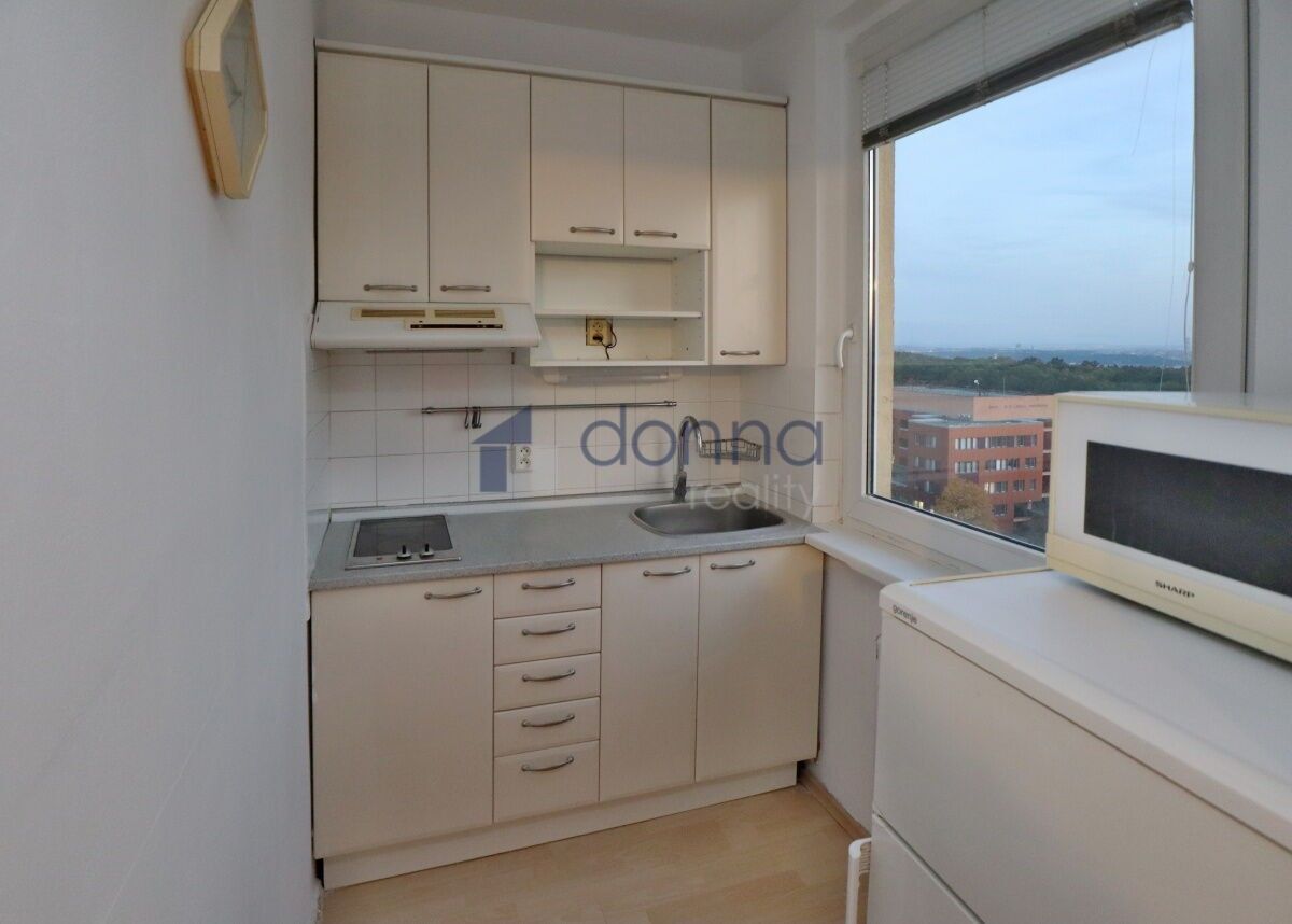 Pronájem byt 1+kk - Mazurská, Praha, 30 m²