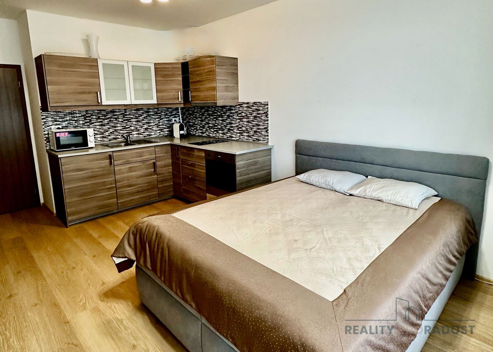 Pronájem byt 1+kk - náměstí Junkových, Praha, 33 m²