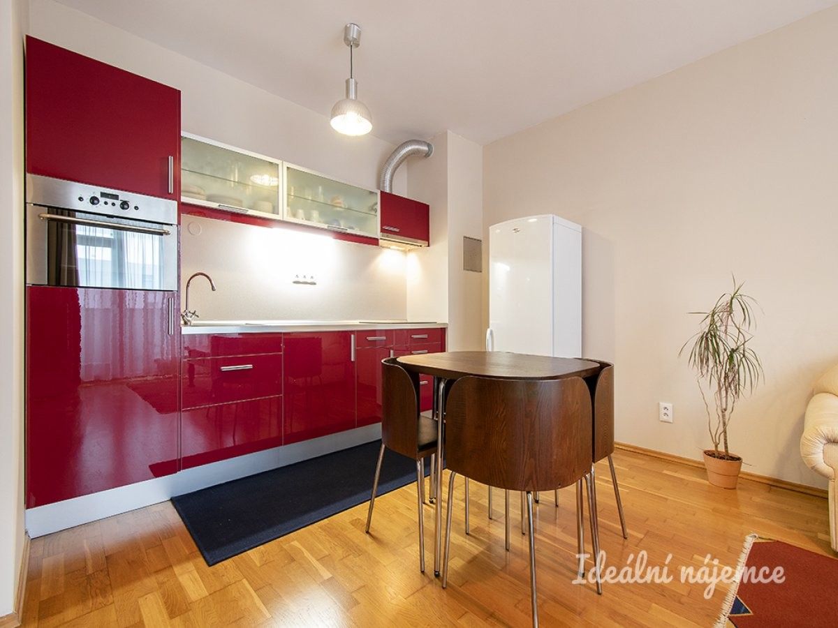 Pronájem byt 1+kk - Poupětova, Praha, 50 m²