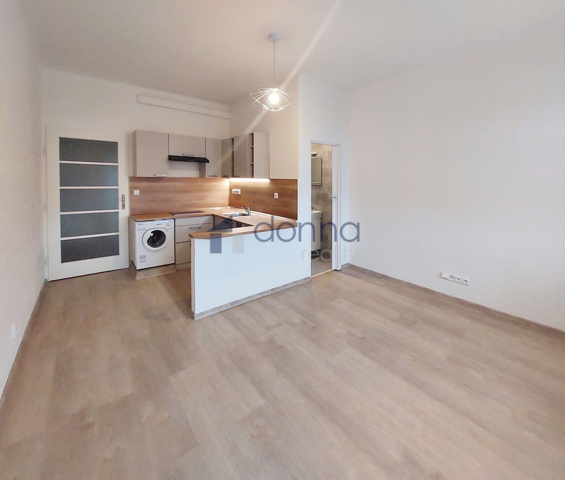 Pronájem byt 1+kk - Kralická, Praha, 25 m²