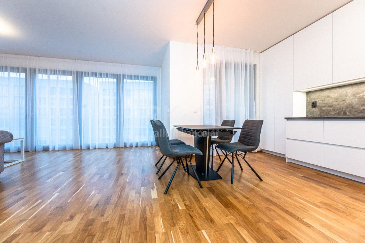 3+kk, Breitfeldova, Praha, 80 m²