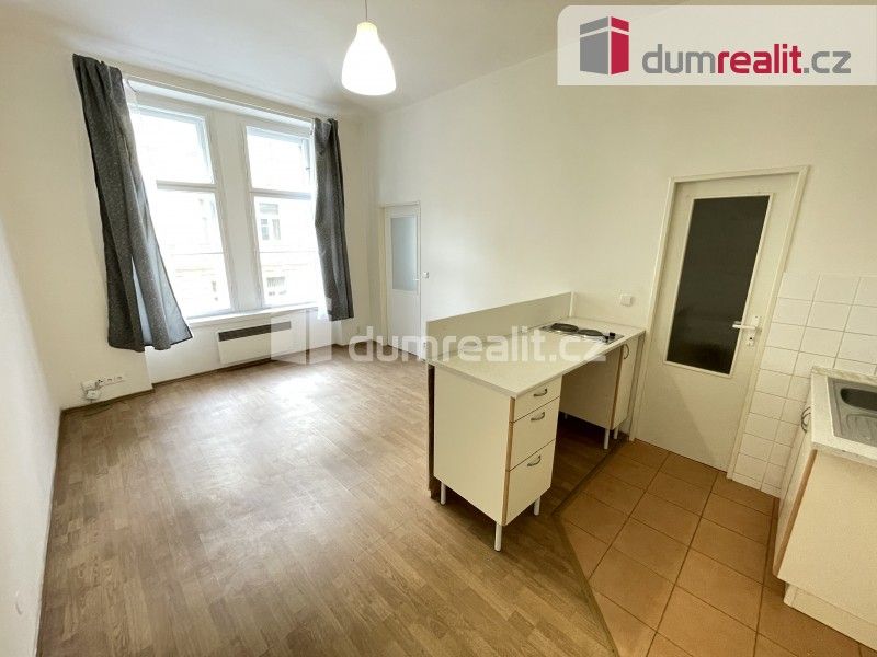 2+kk, Kmochova, Praha, 35 m²