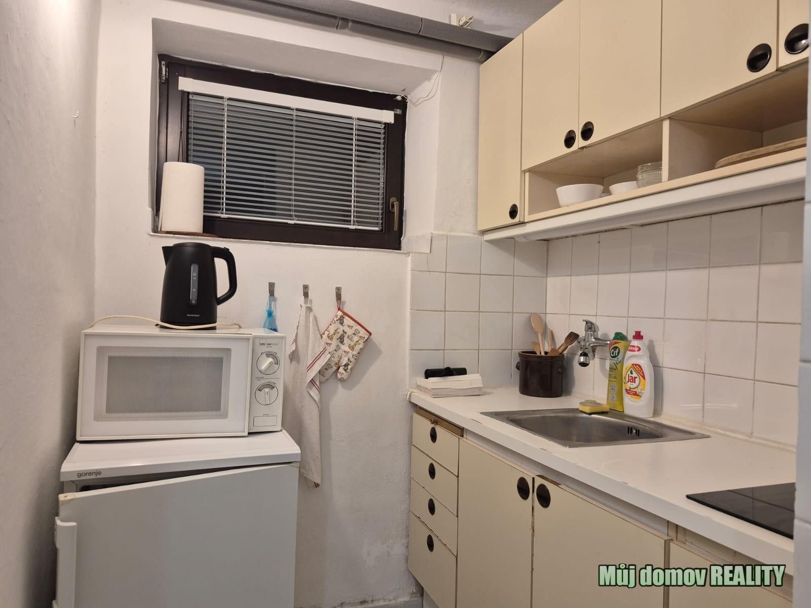 1+1, Kolářova, Praha, 35 m²