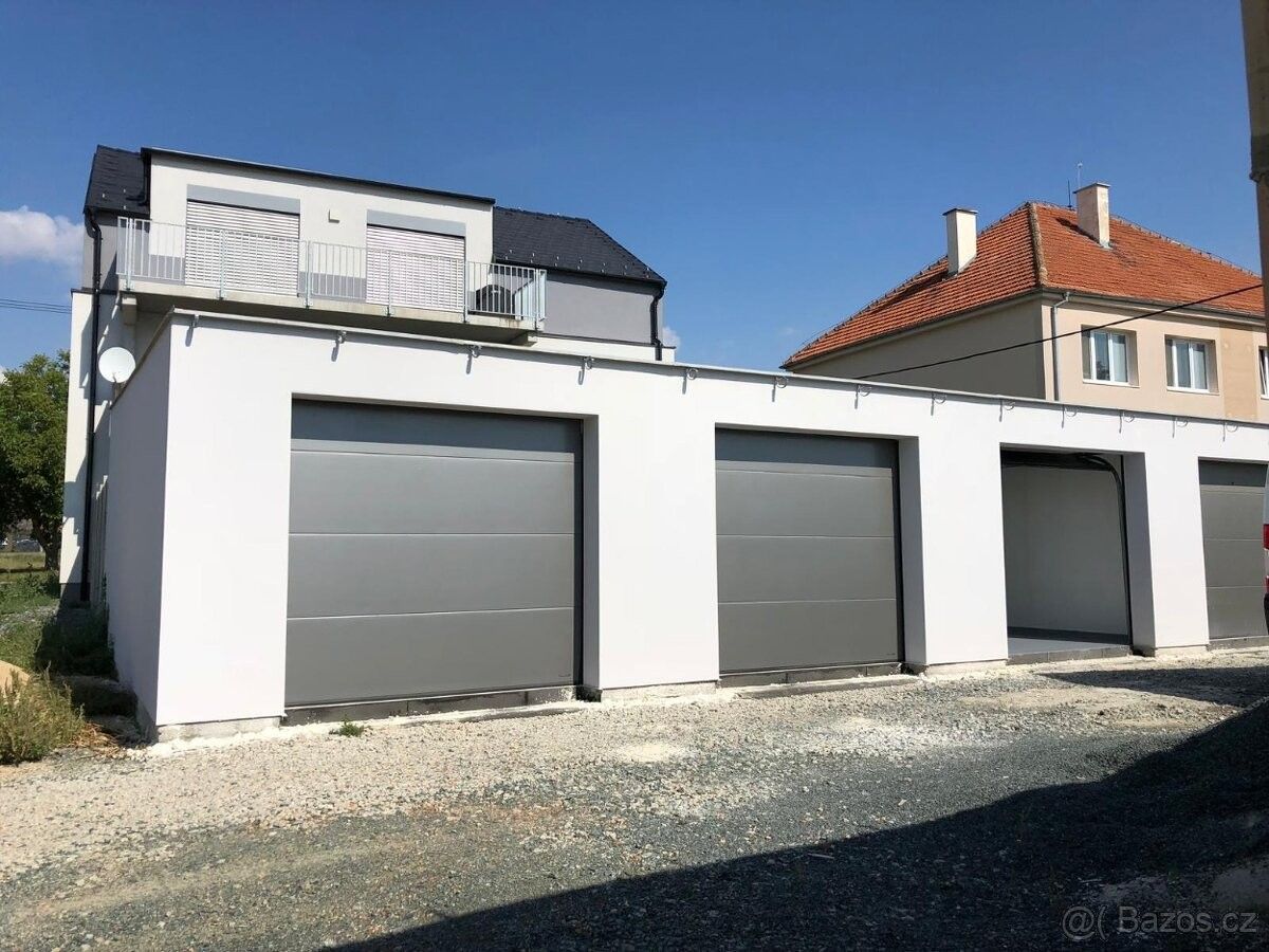 Garáže, Brno, 619 00