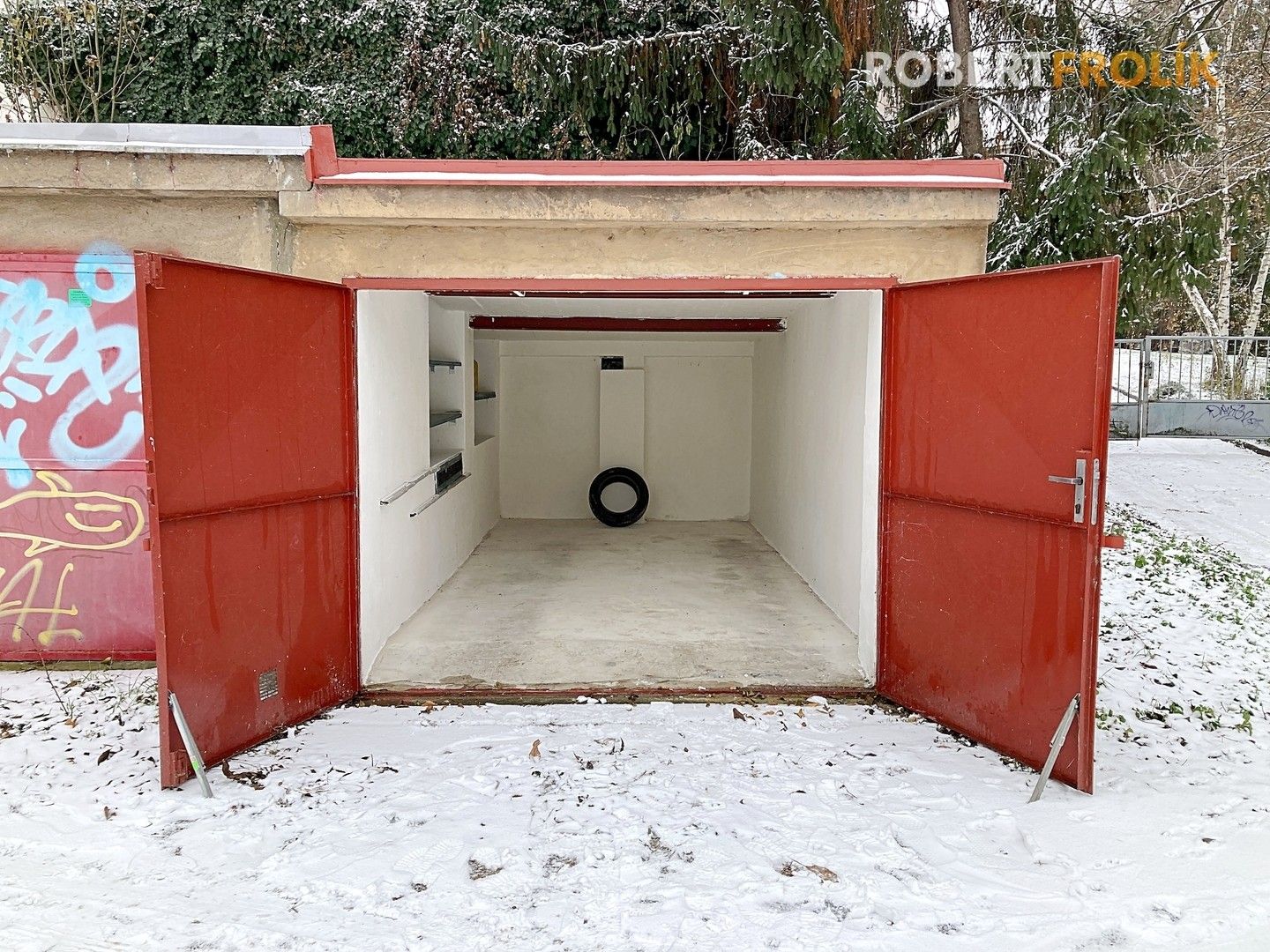 Garáže, Ve struhách, Praha, 15 m²