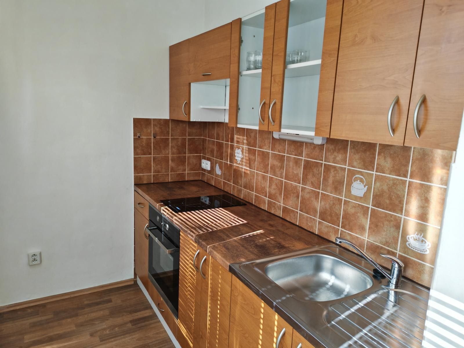 Pronájem byt 1+kk - Prodloužená, Pardubice, 31 m²