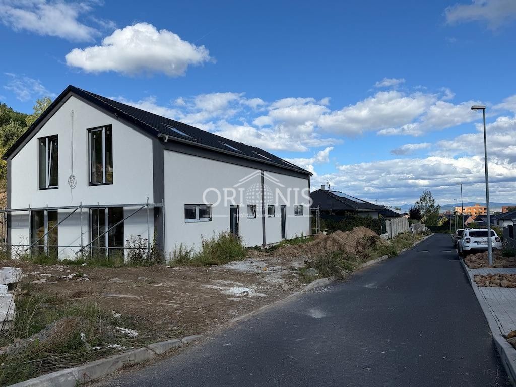 Rodinné domy, Pod Vrchem, Jirkov, 228 m²