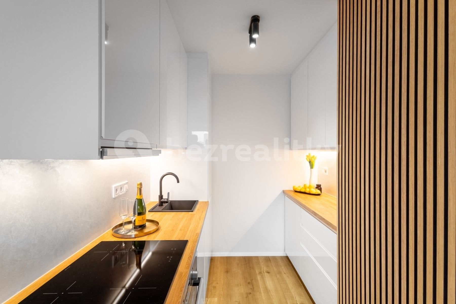 2+kk, Brandlova, Praha, 43 m²