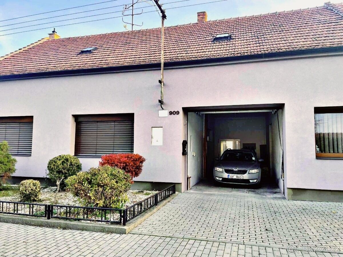 Rodinné domy, Velké Bílovice, 691 02