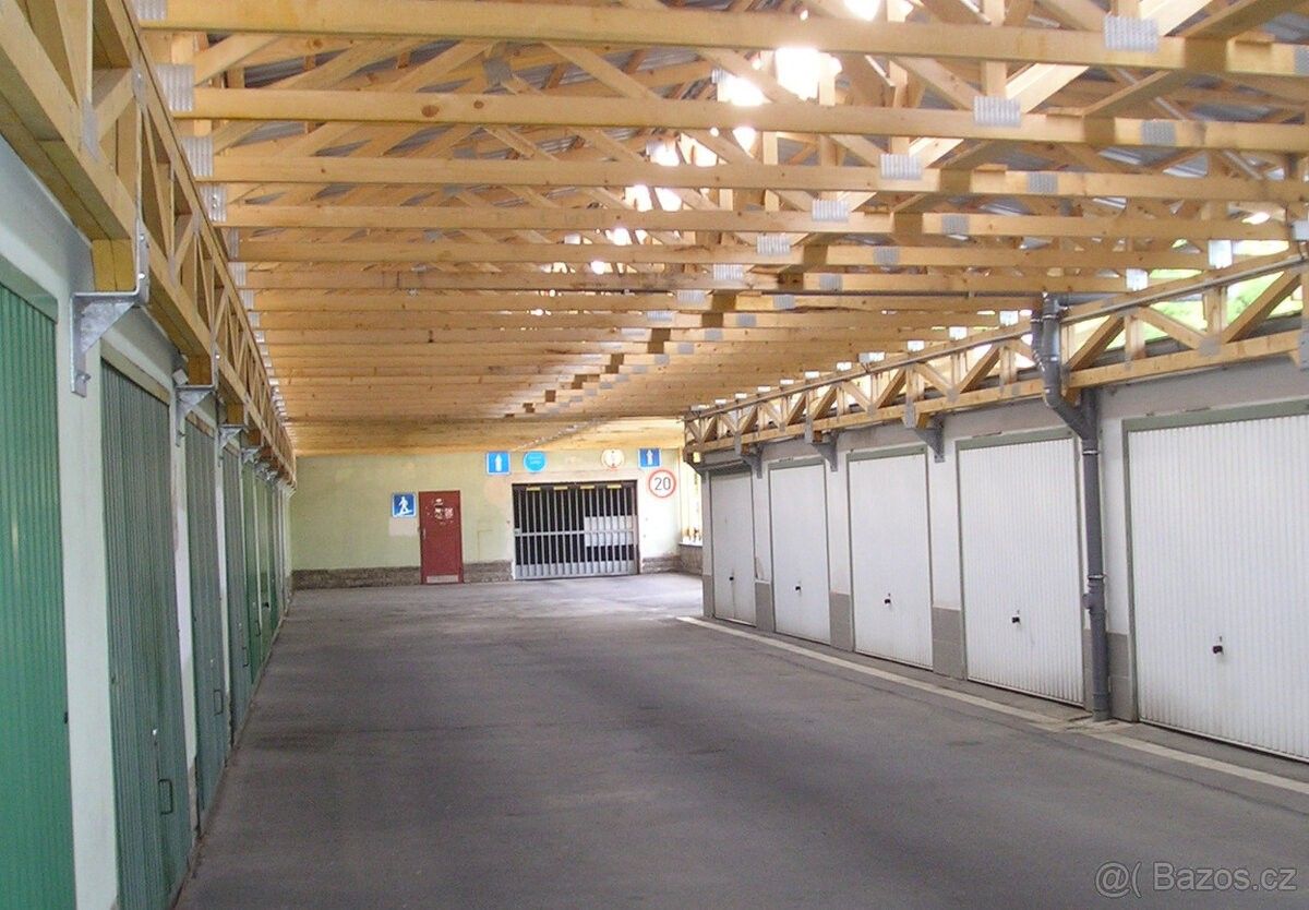 Garáže, Brno, 634 00