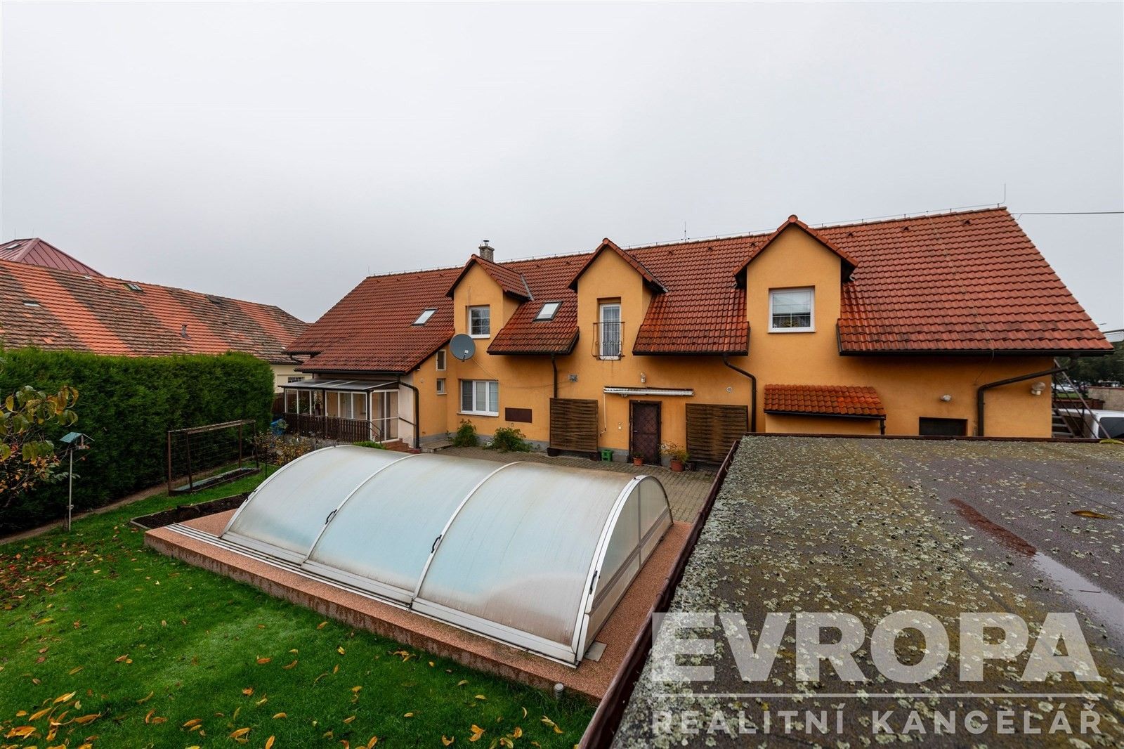 Prodej rodinný dům - Budějovická, Jesenice, 400 m²