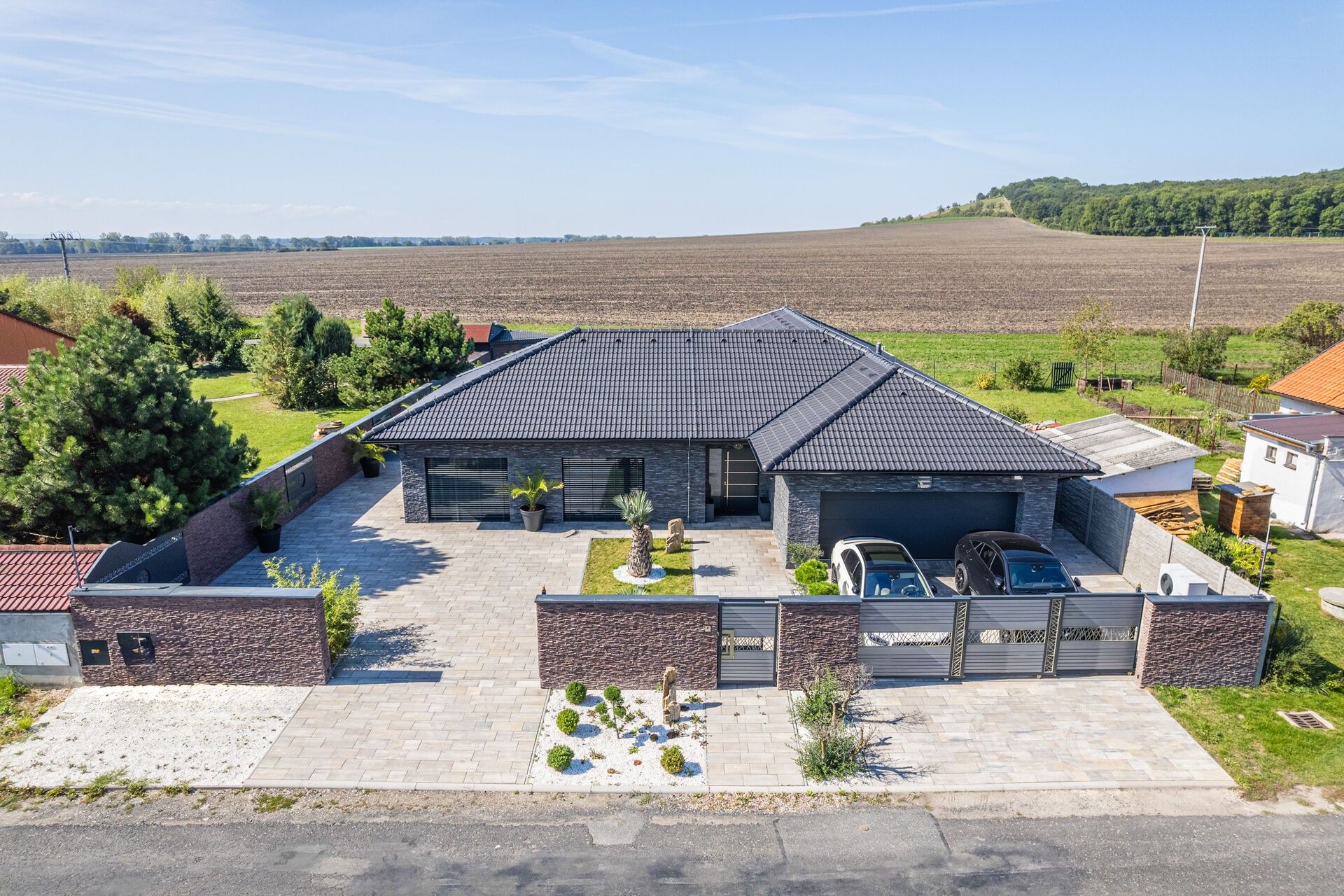 Ostatní, Opolany, 241 m²