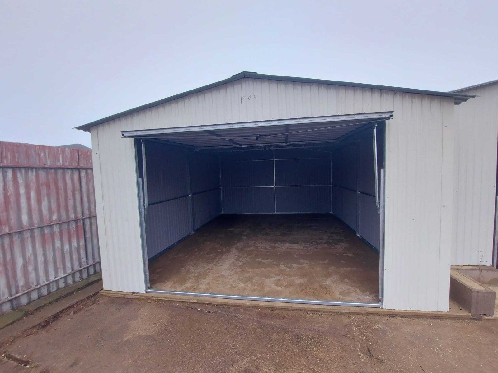 Garáže, Deblín, 20 m²