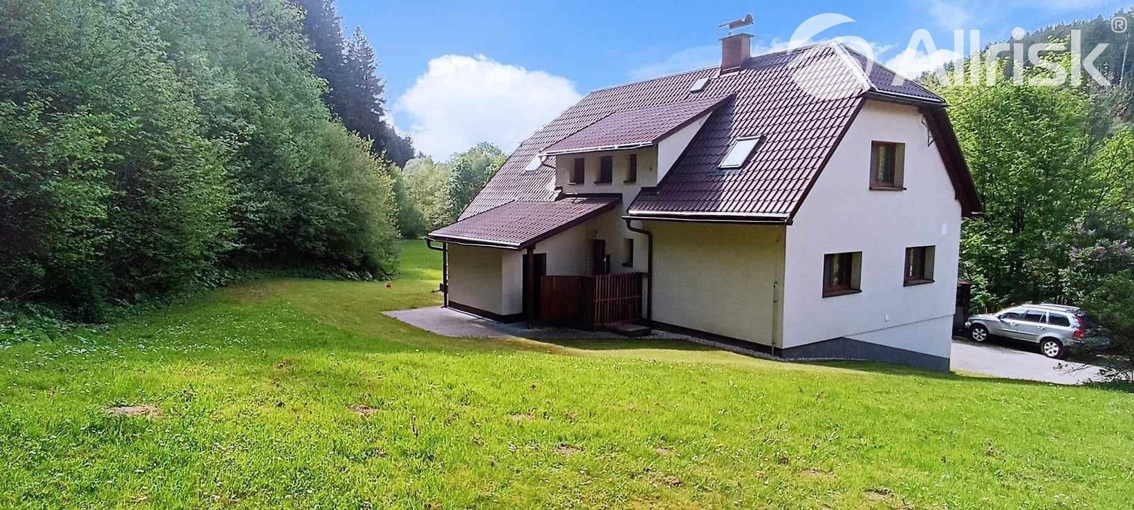 Ubytovací zařízení, Velké Karlovice, 266 m²