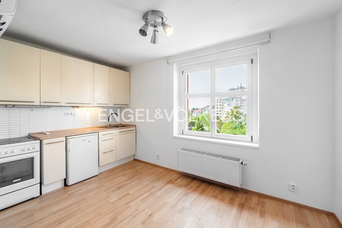 Pronájem byt 1+1 - Soběslavská, Praha, 33 m²