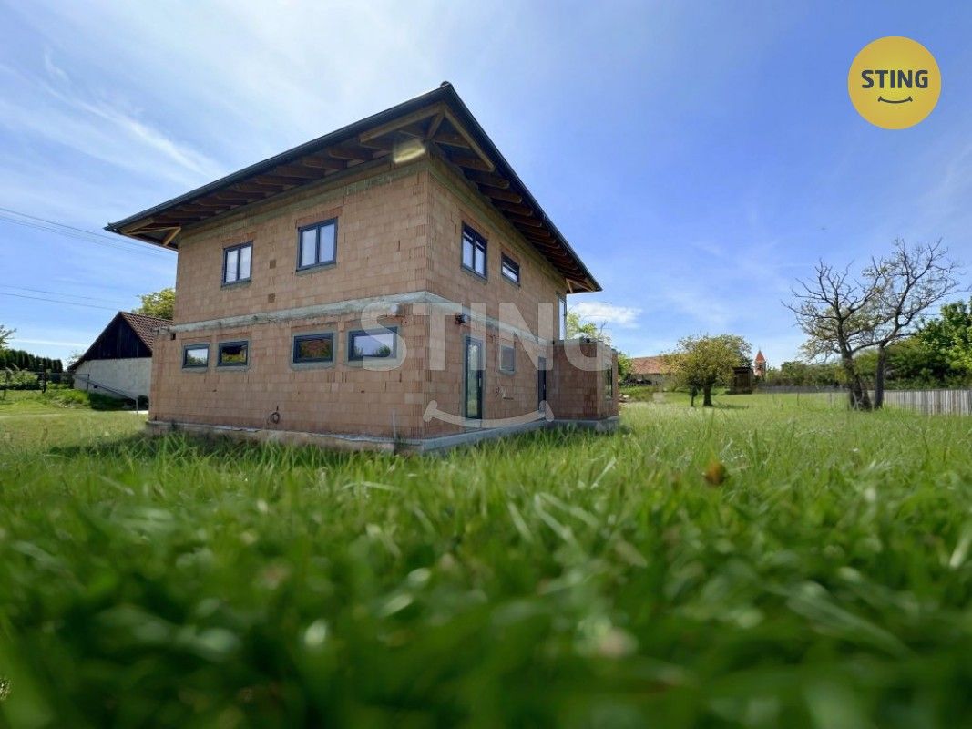 Rodinné domy, Krhov, 285 m²