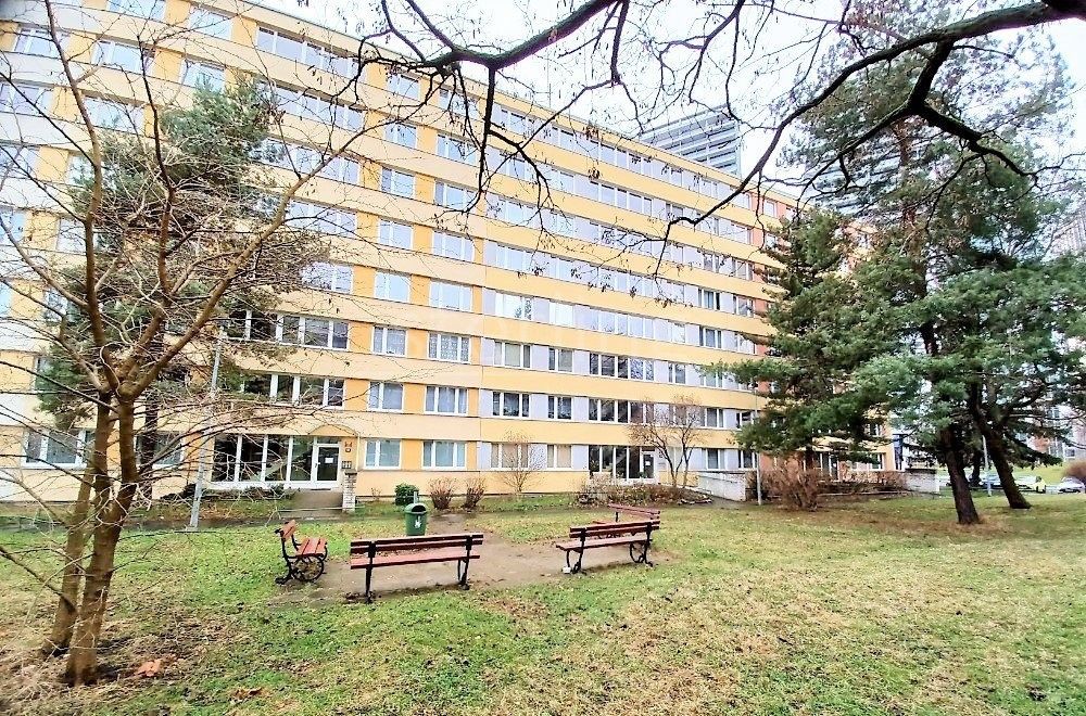 1+kk, Praha, 140 00, 32 m²