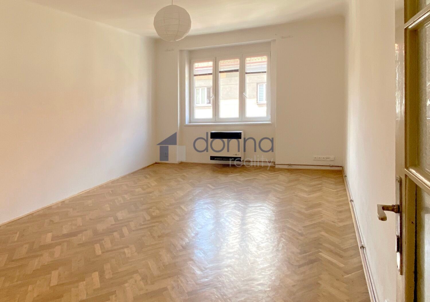 1+kk, Za poštou, Praha, 32 m²