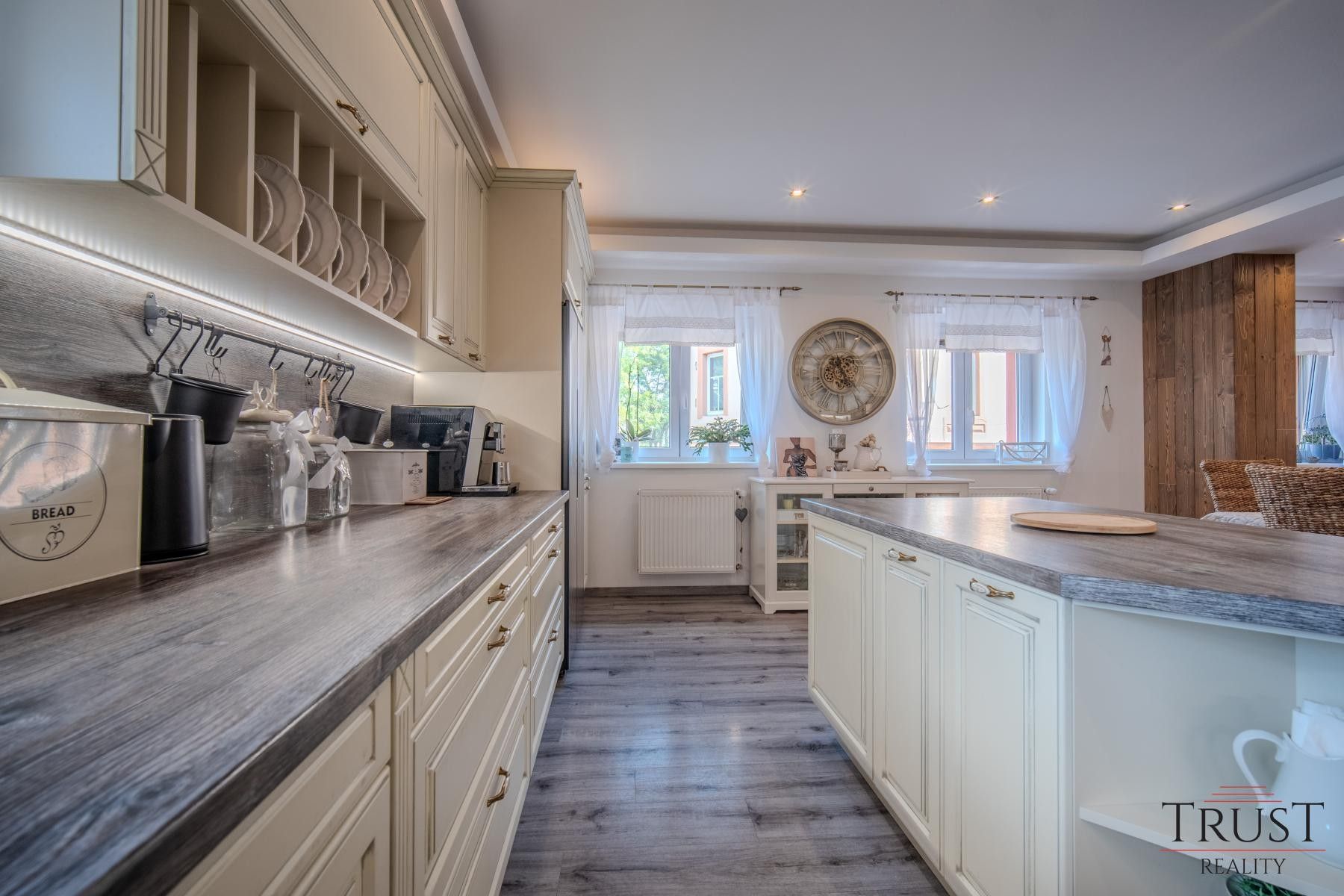 Prodej rodinný dům - Mírová, Dubí, 330 m²