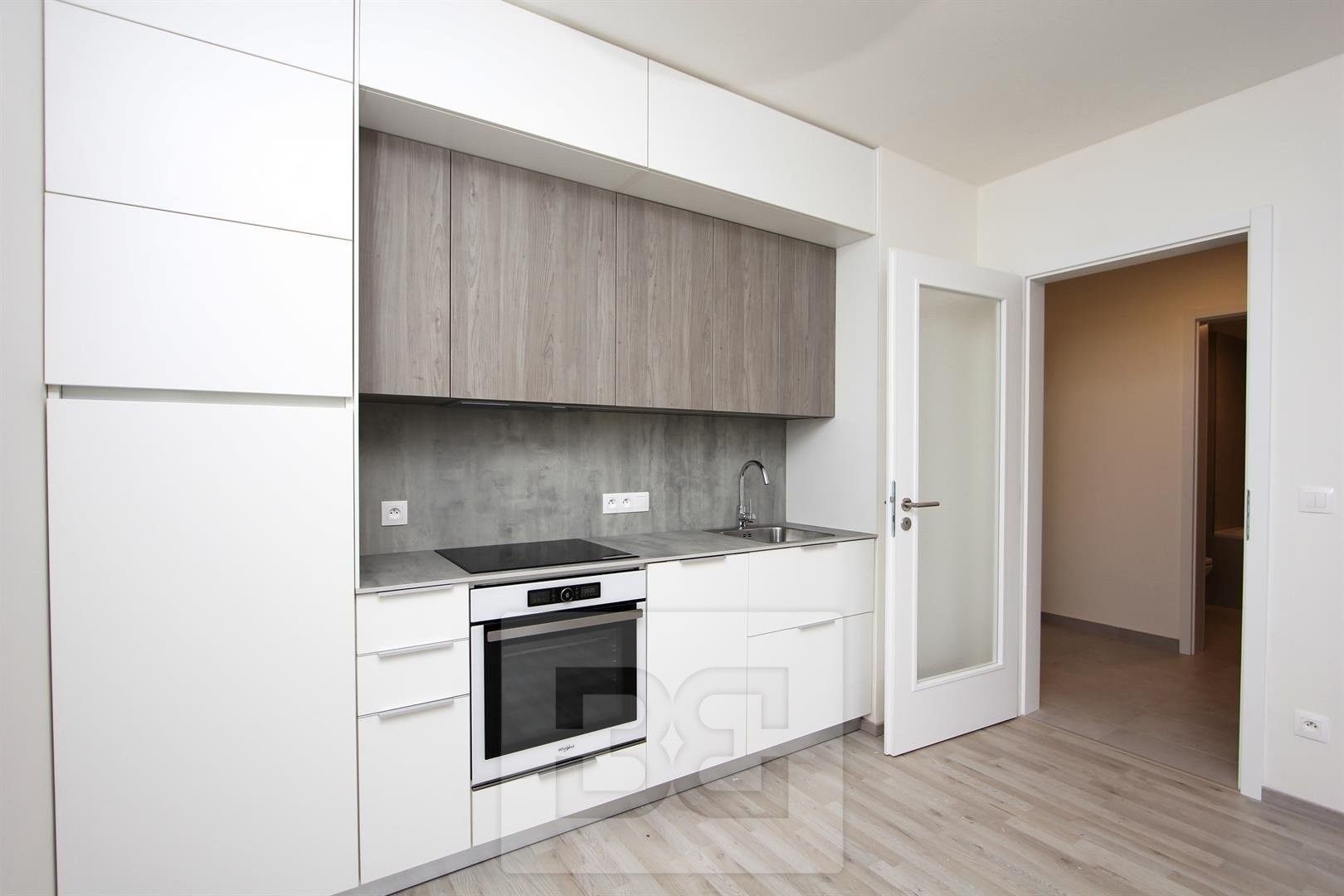 2+kk, Strnadových, Praha, 56 m²